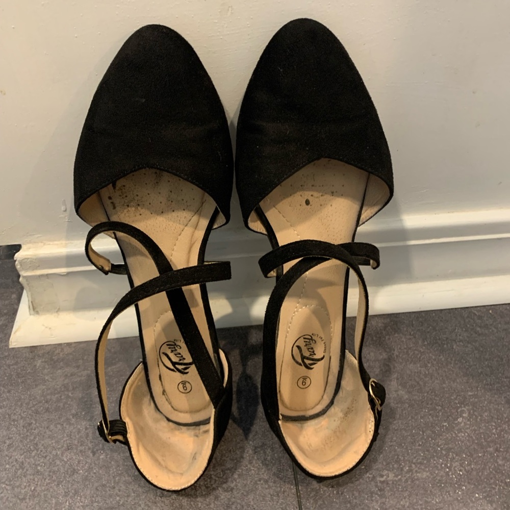 EUC Women’s Crossover Strap Ballet Flats 9